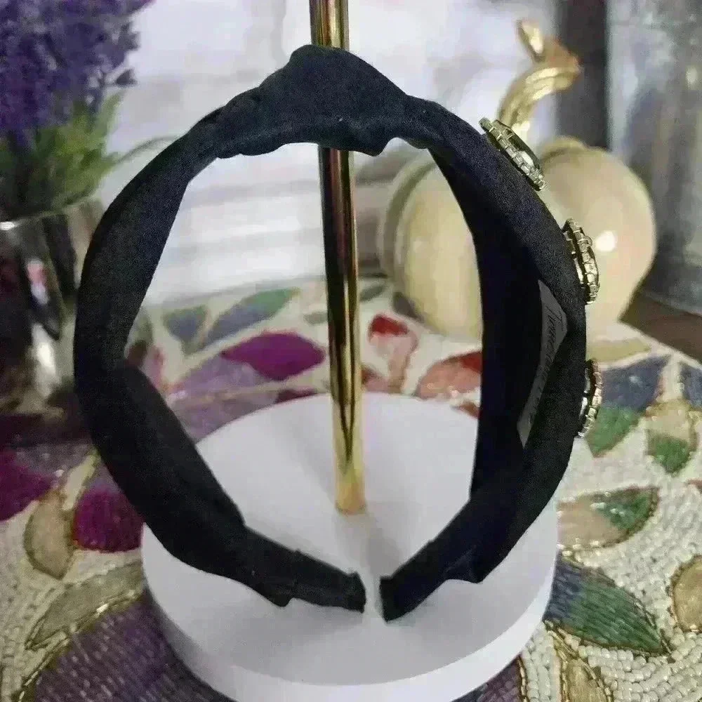 💚🖤NWOT Beautiful black headband with green jewels